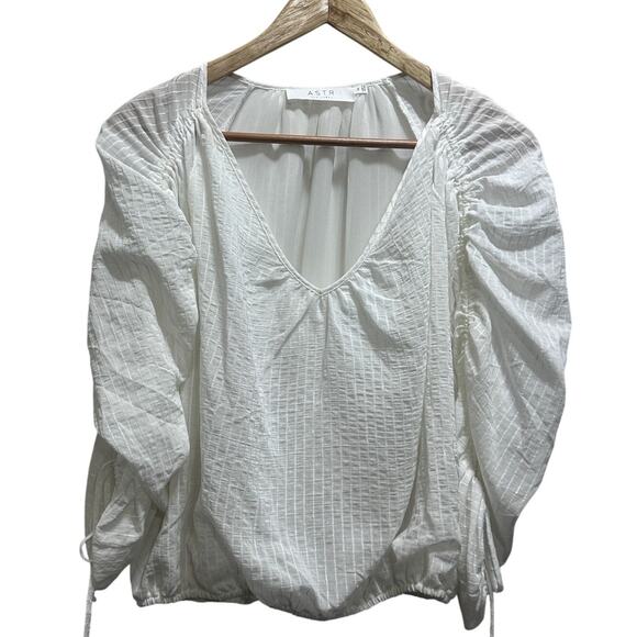 ASTR The Label Blouse M White Ruched Long Sleeve V Neck Crop Style Boho Indie - Picture 1 of 8